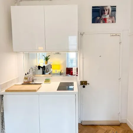 Cozy In The Heart Of The Marais • 3rd Apartment
