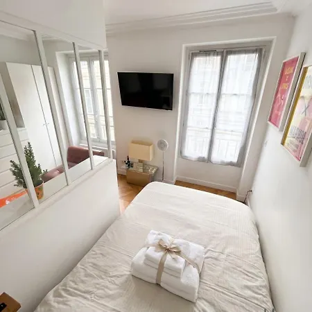 Cozy In The Heart Of The Marais • 3rd Paris